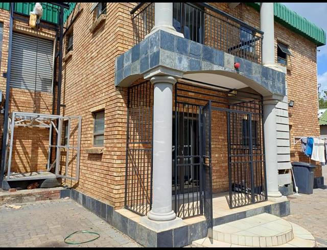 2 BEDROOM PROPERTY TO RENT IN RASLOUW